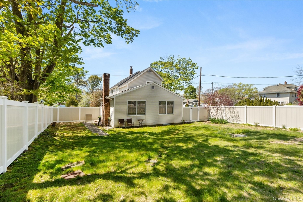 217 Greeley Avenue - Photo 13