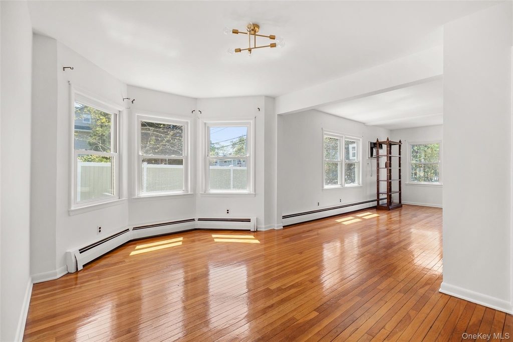 217 Greeley Avenue - Photo 5