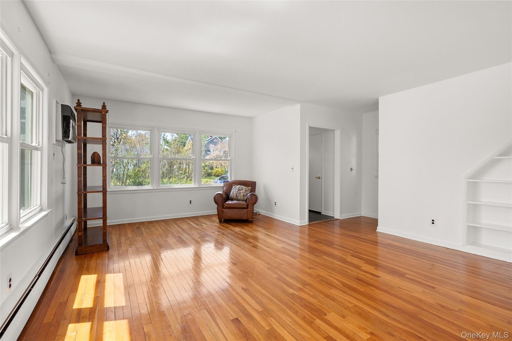 217 Greeley Avenue - Photo 4