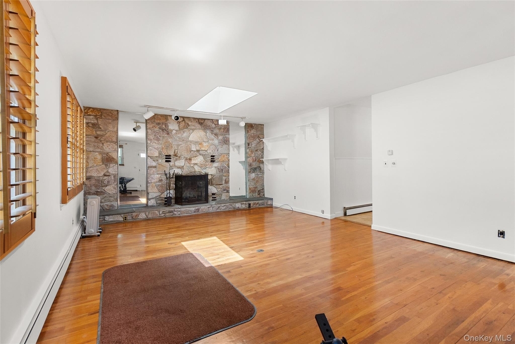 217 Greeley Avenue - Photo 2
