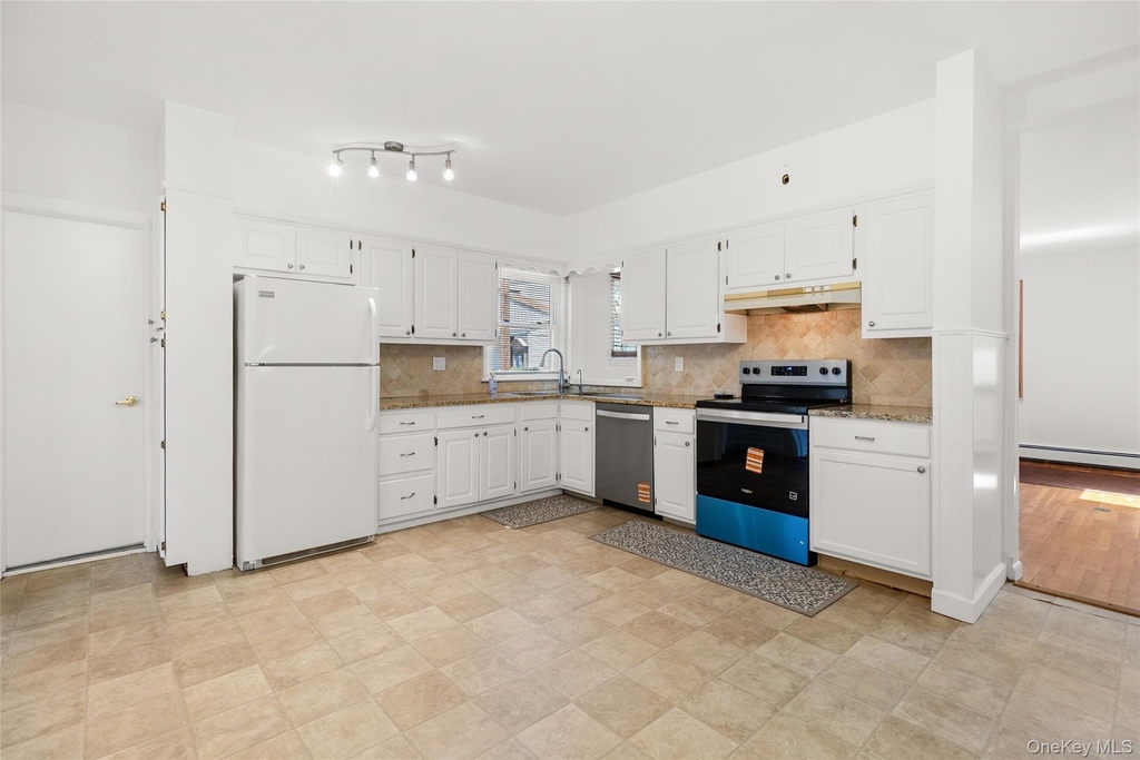 217 Greeley Avenue - Photo 1