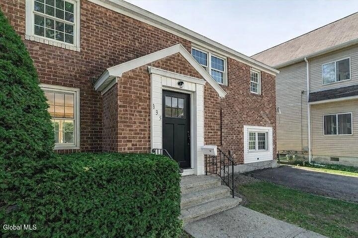 135 Winthrop Avenue - Photo 0