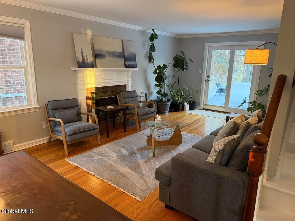135 Winthrop Avenue - Photo 2