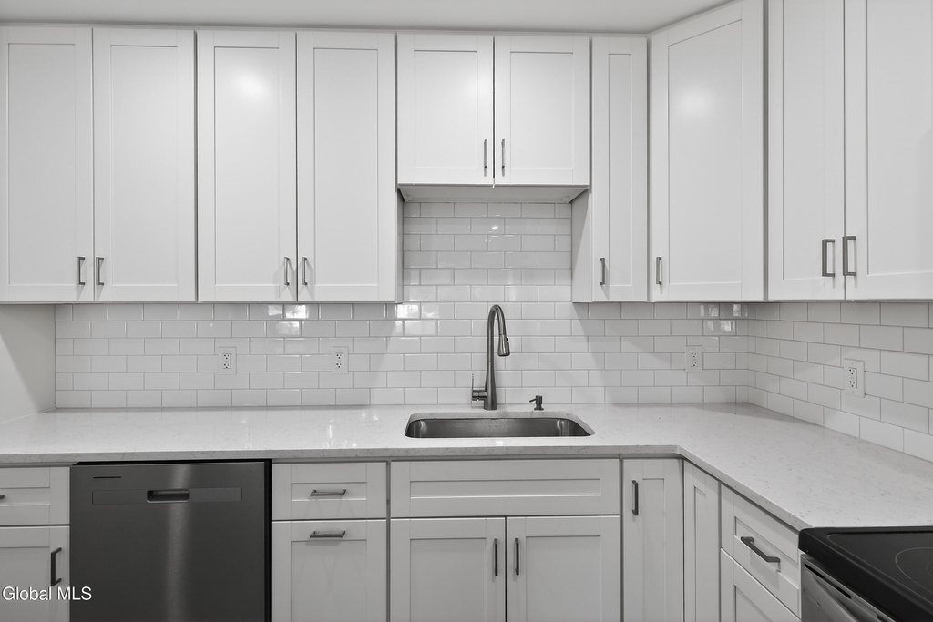 6 Arrow Street - Photo 11