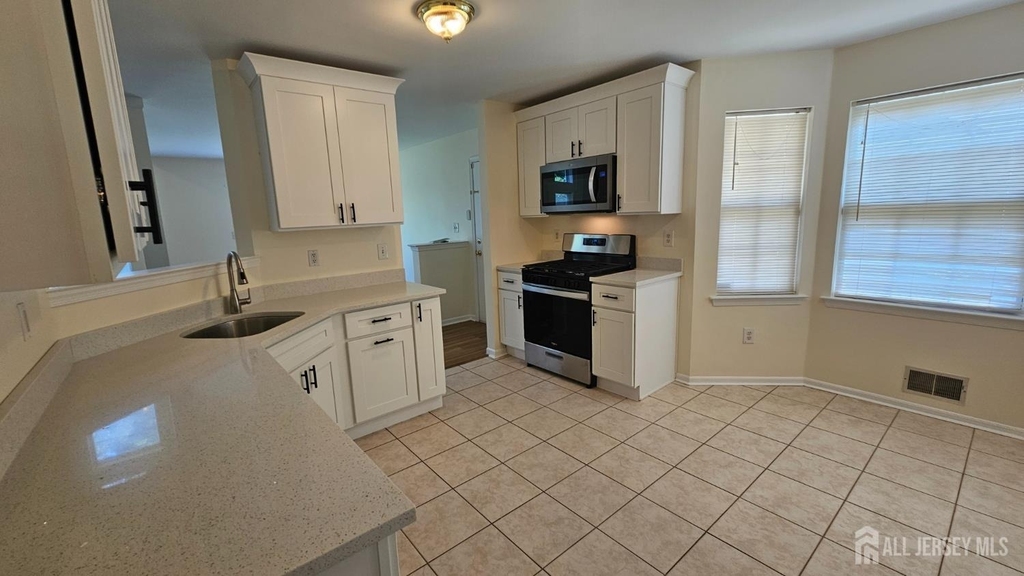 405 Cobblestone Court - Photo 8