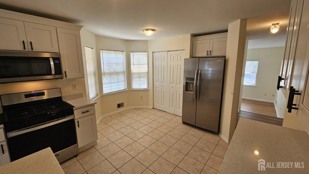 405 Cobblestone Court - Photo 4