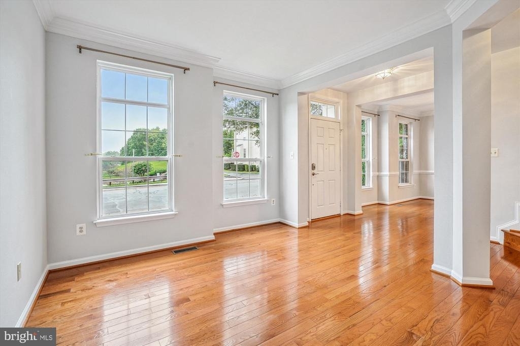 9305 Sumner Lake Boulevard - Photo 2
