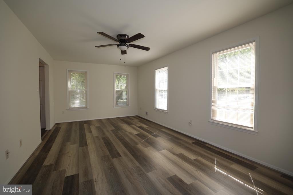 2400 Ansdel Court - Photo 4