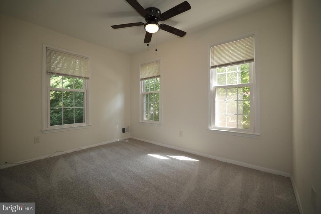 2400 Ansdel Court - Photo 9