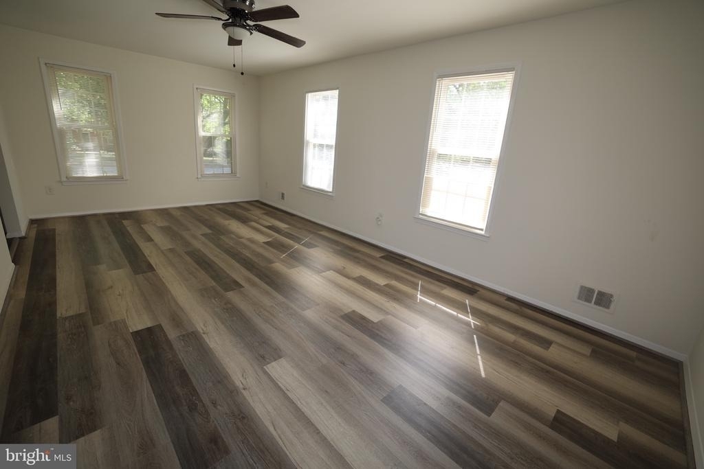 2400 Ansdel Court - Photo 3