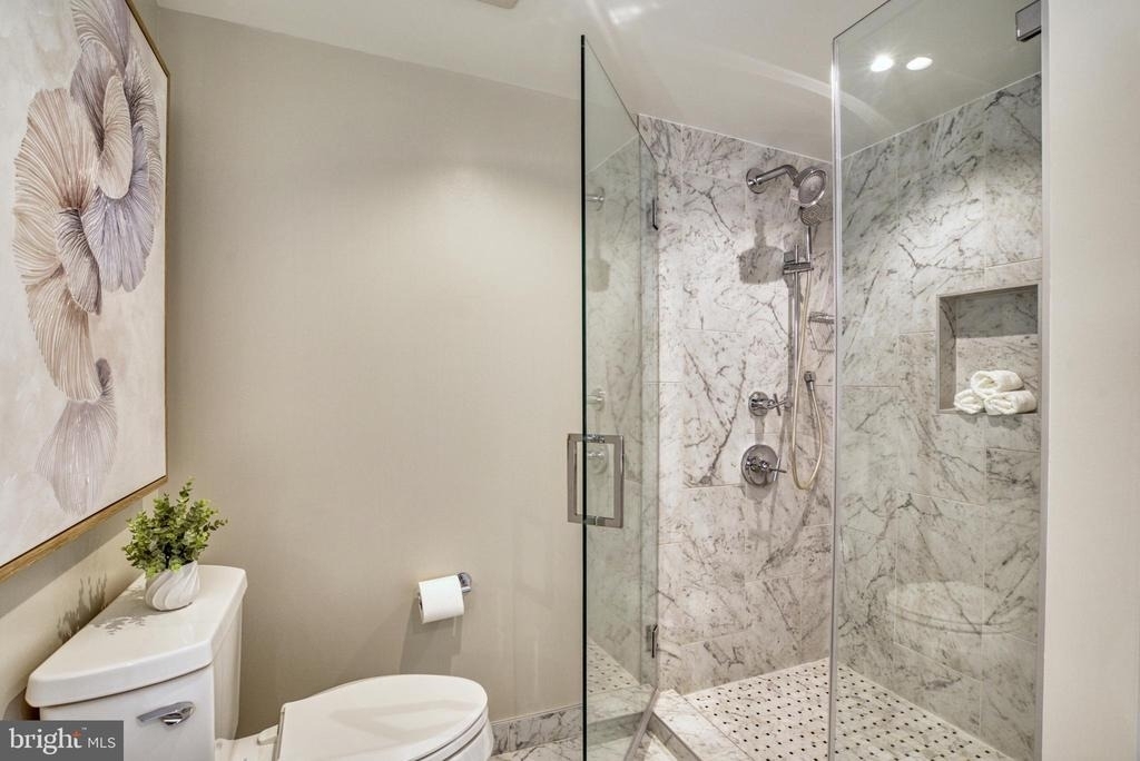 925 N Fairfax Street - Photo 19
