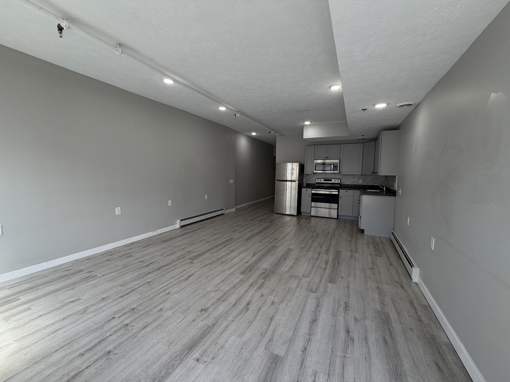 138 Fulton Street E - Photo 3