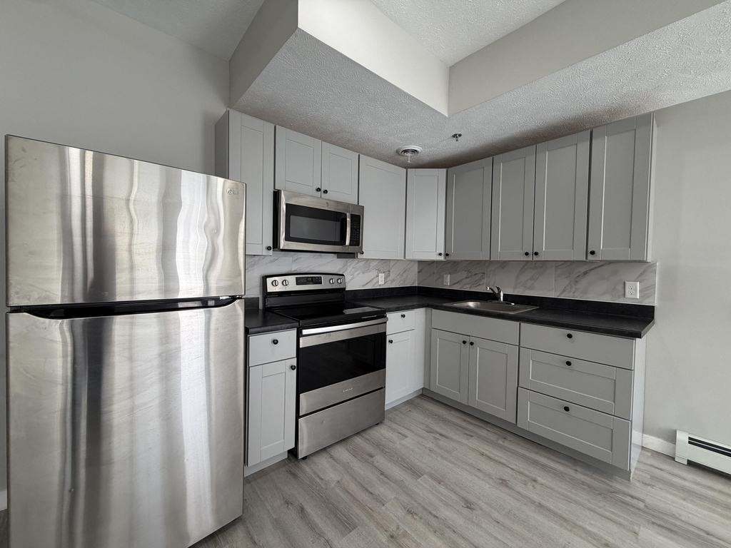 138 Fulton Street E - Photo 6