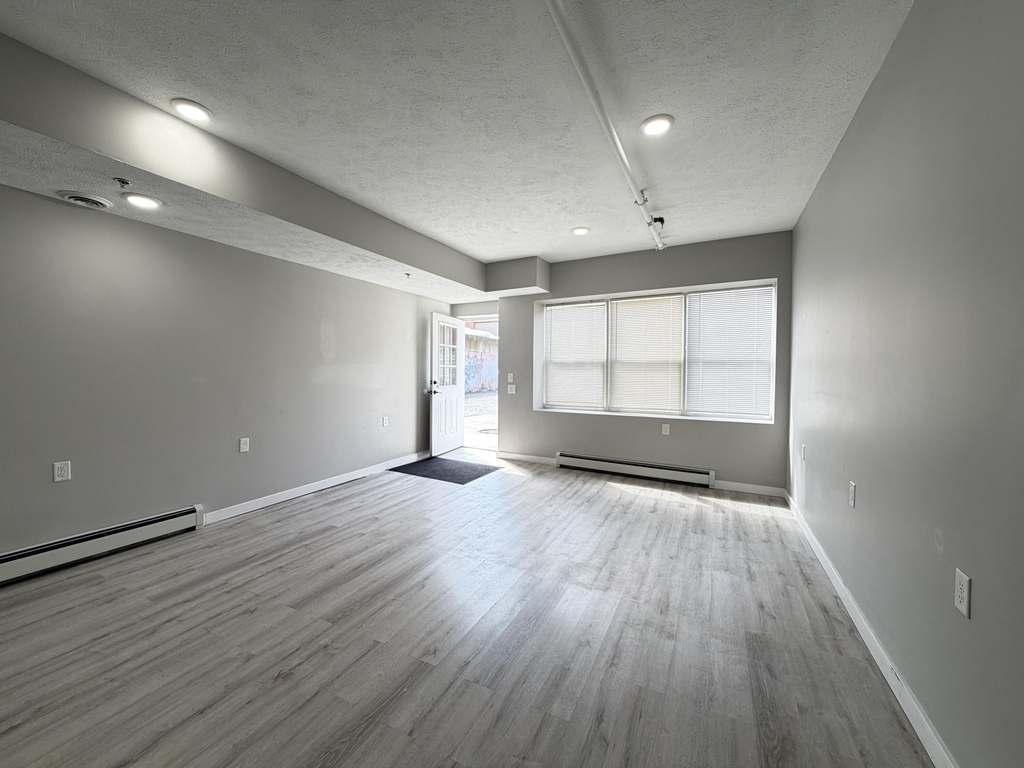 138 Fulton Street E - Photo 5