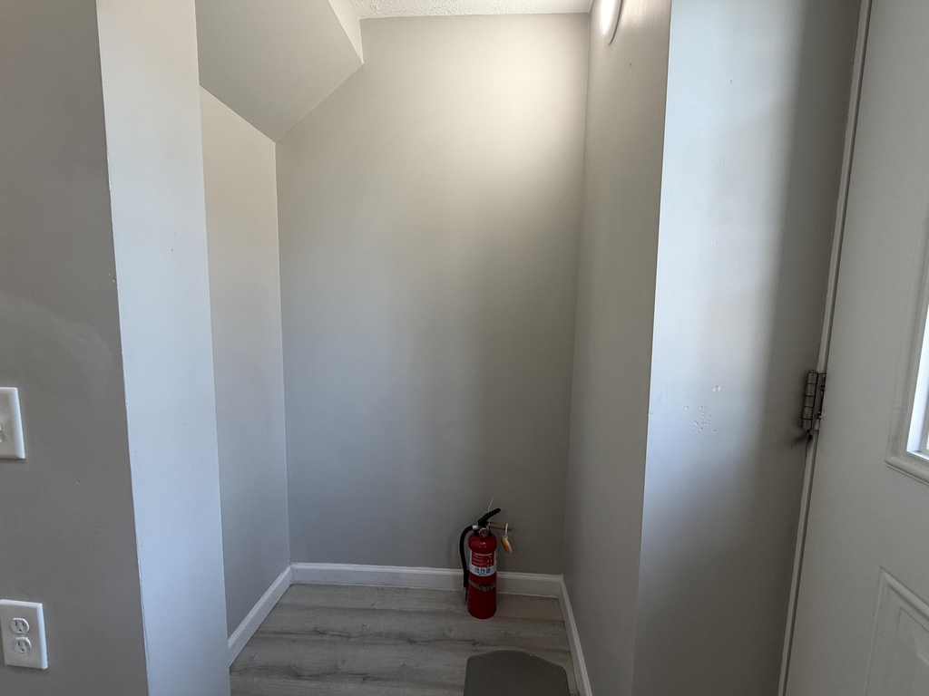 138 Fulton Street E - Photo 9