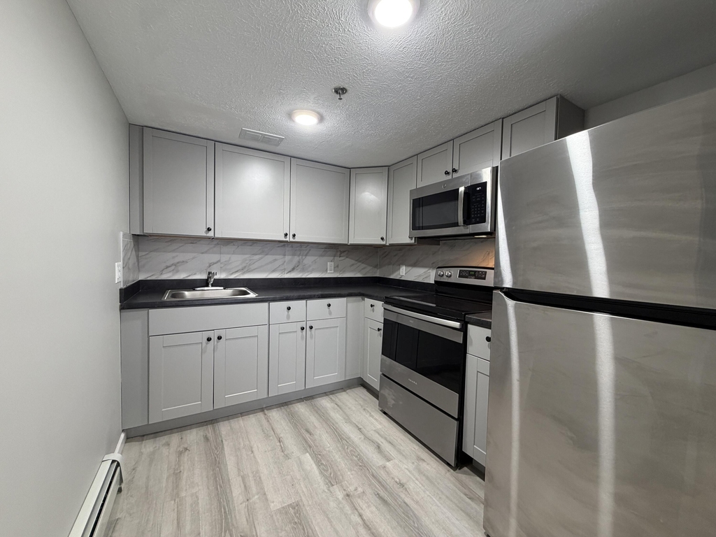 138 Fulton Street E - Photo 6