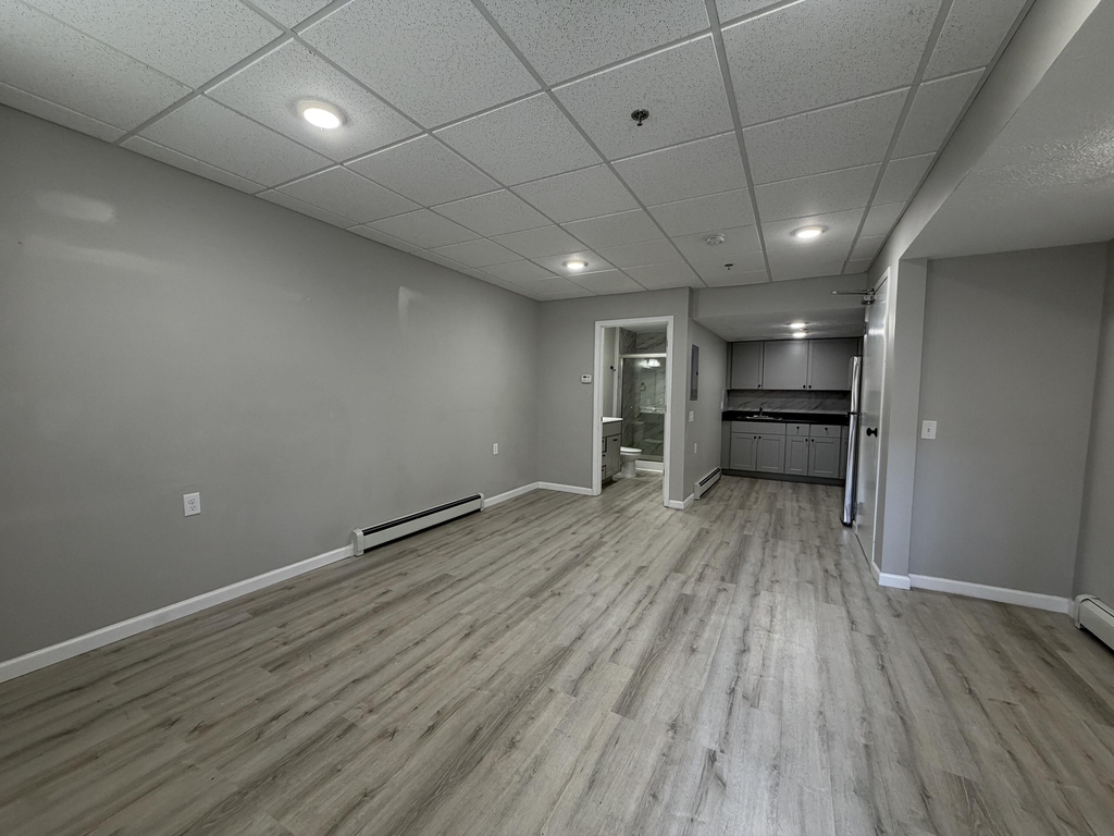 138 Fulton Street E - Photo 3