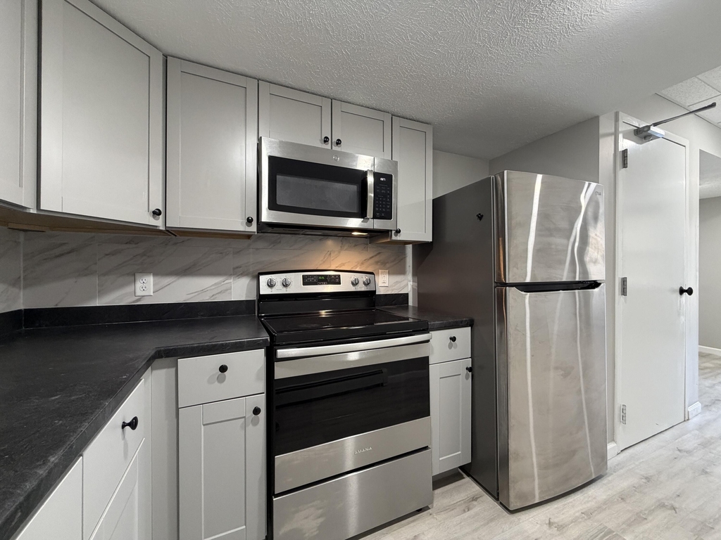 138 Fulton Street E - Photo 7