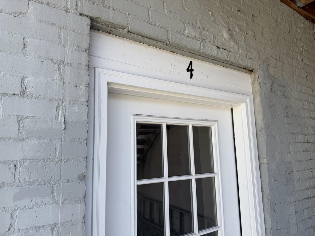 138 Fulton Street E - Photo 1