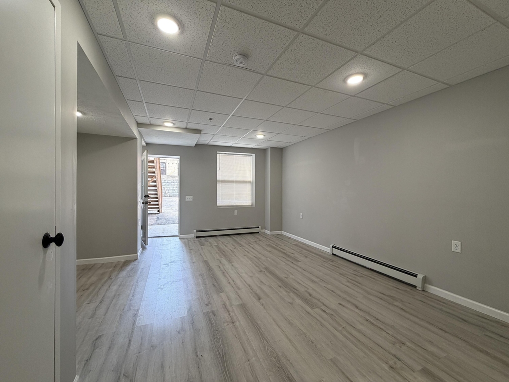 138 Fulton Street E - Photo 5
