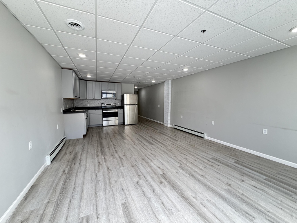 138 Fulton Street E - Photo 4