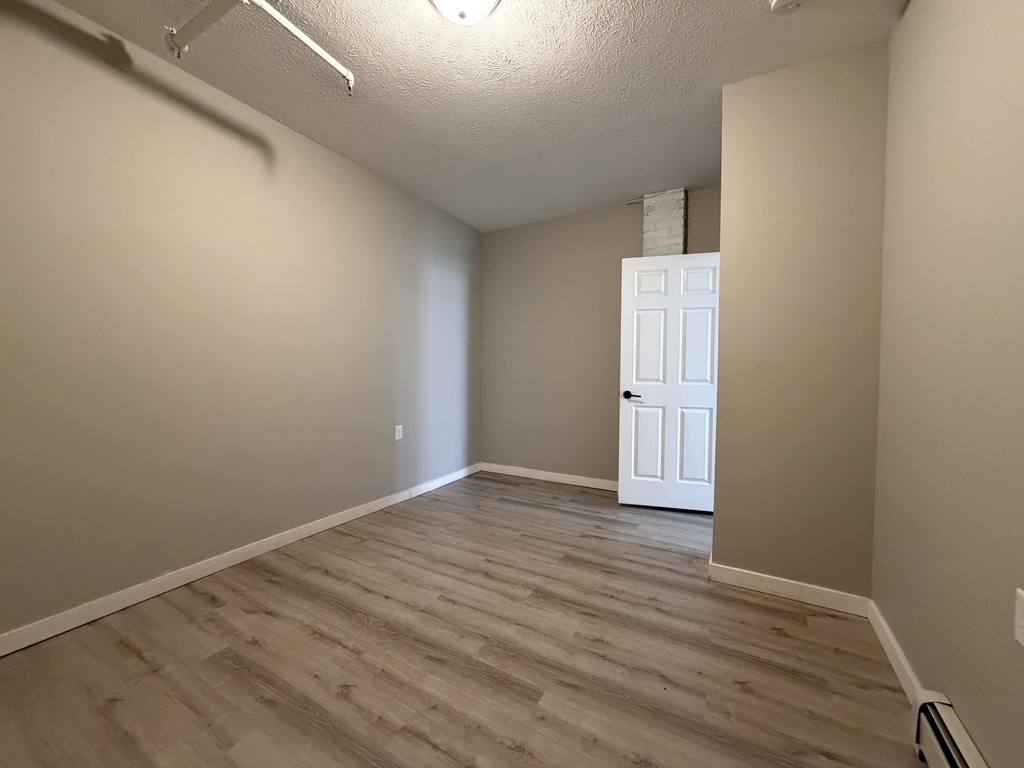 138 Fulton Street E - Photo 9