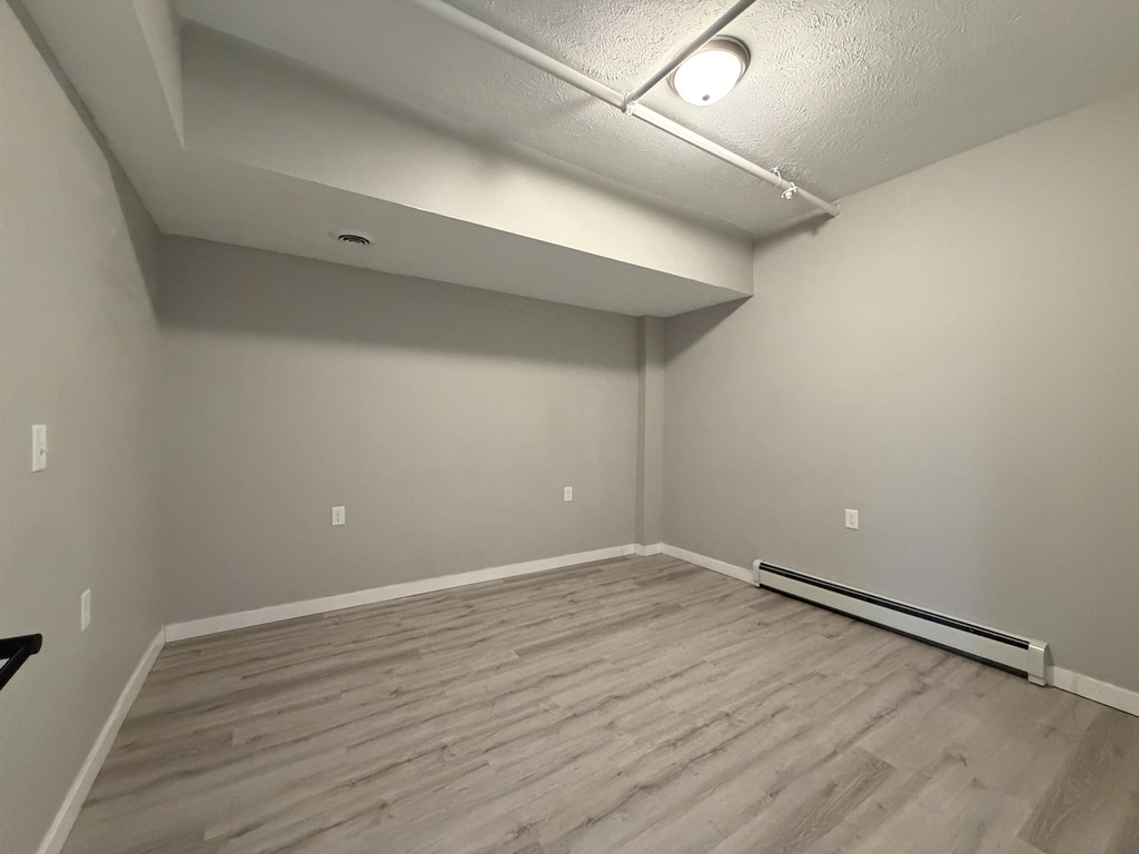 138 Fulton Street E - Photo 12
