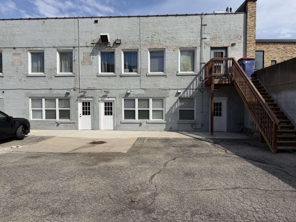 138 Fulton Street E - Photo 2