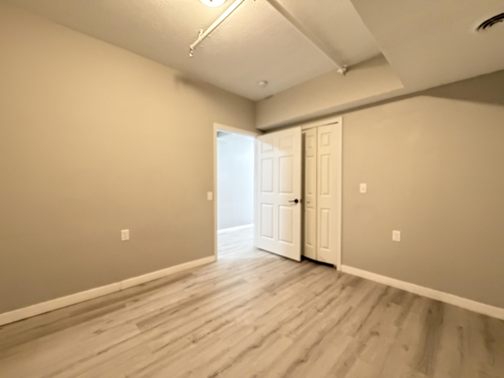 138 Fulton Street E - Photo 11