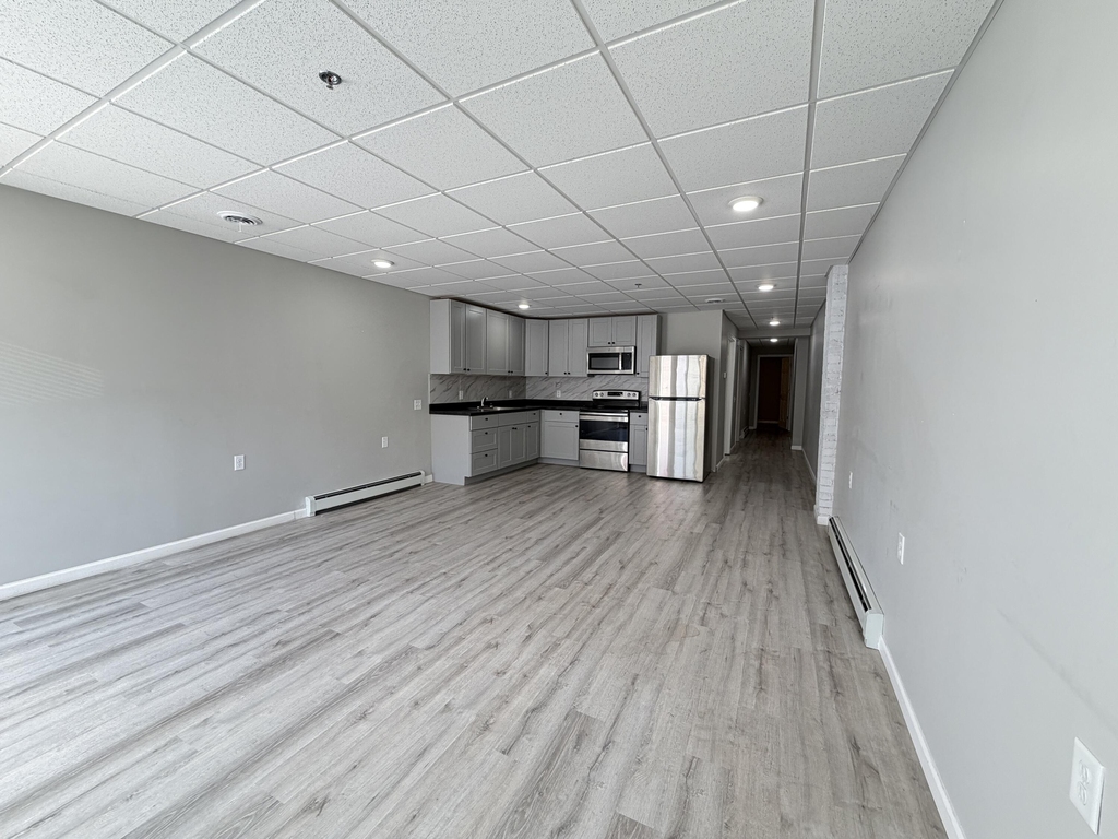 138 Fulton Street E - Photo 3