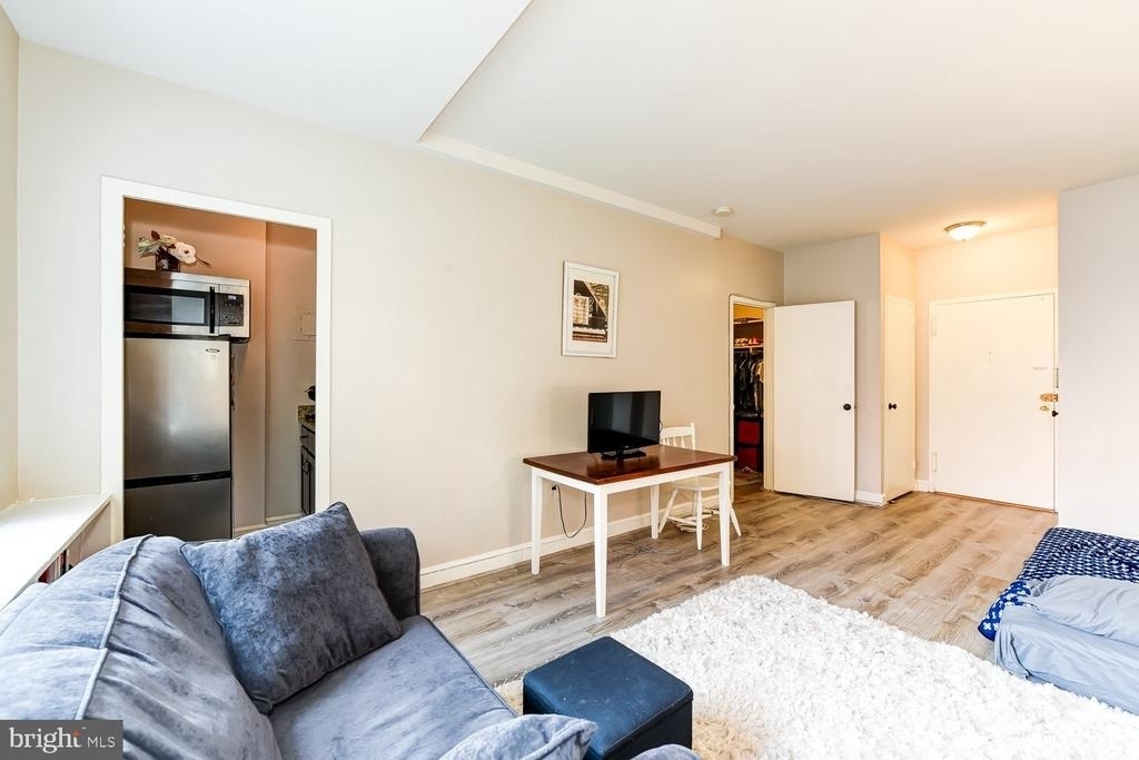 1021 Arlington Boulevard - Photo 3