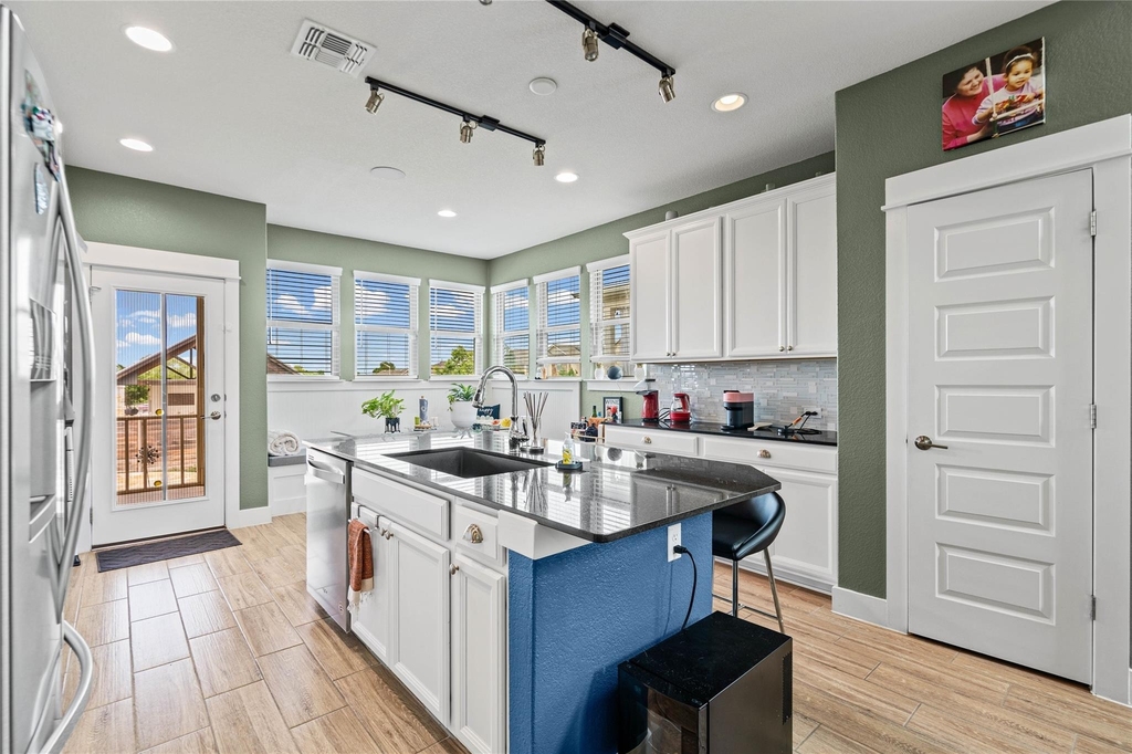 3202 Betony St - Photo 3
