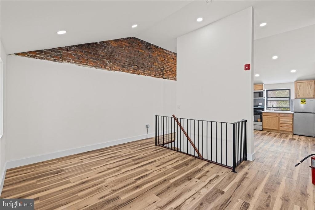 1222 Chancellor Street - Photo 3