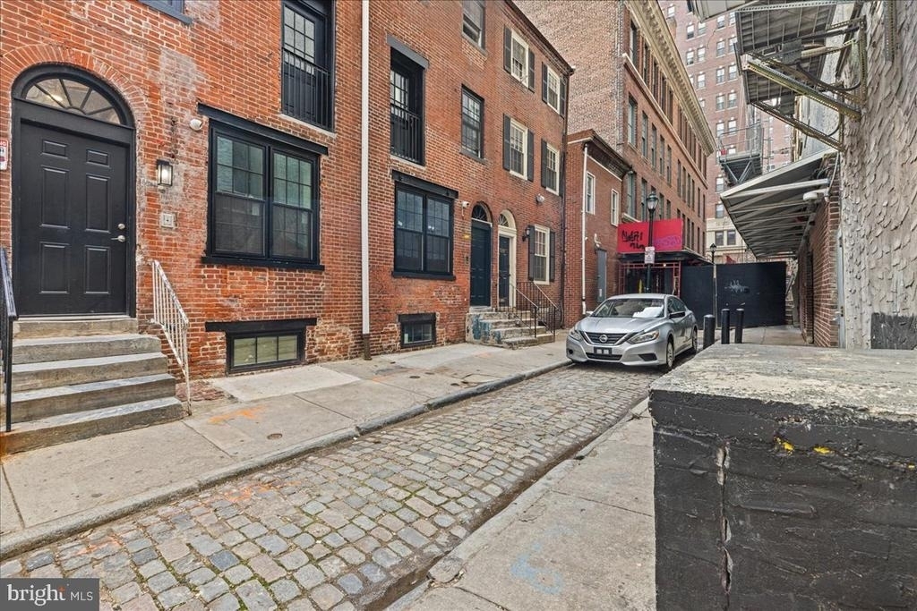 1222 Chancellor Street - Photo 0