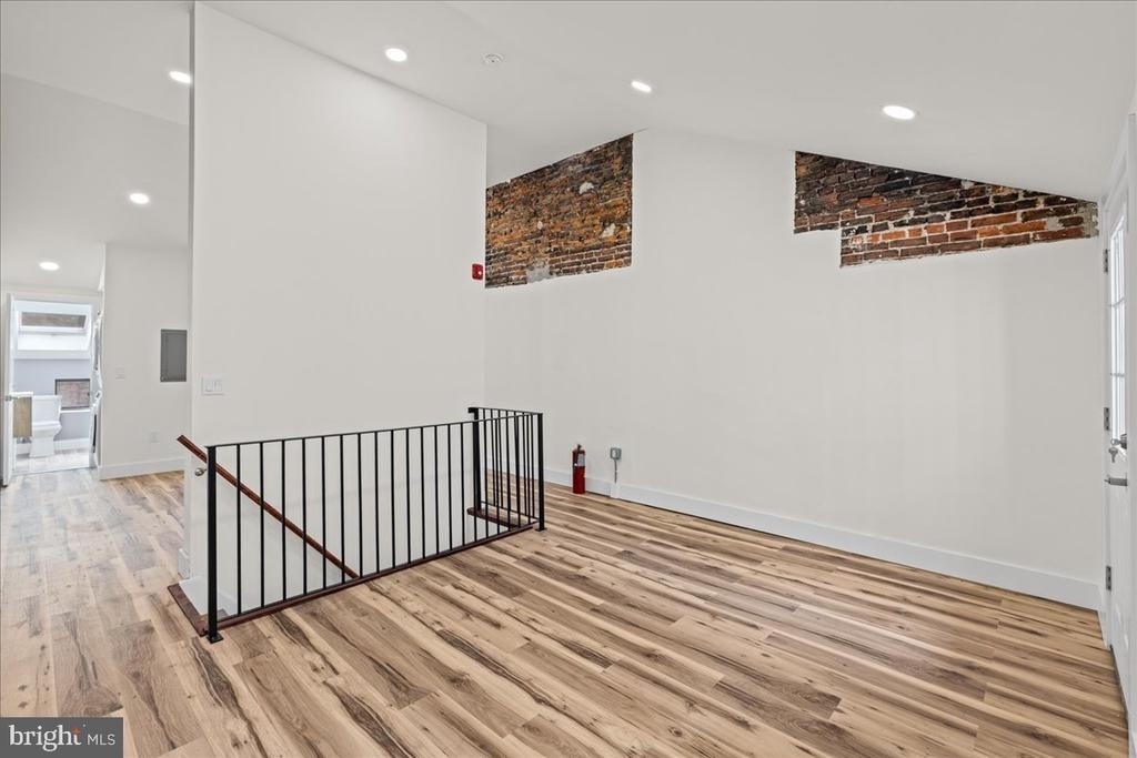 1222 Chancellor Street - Photo 2