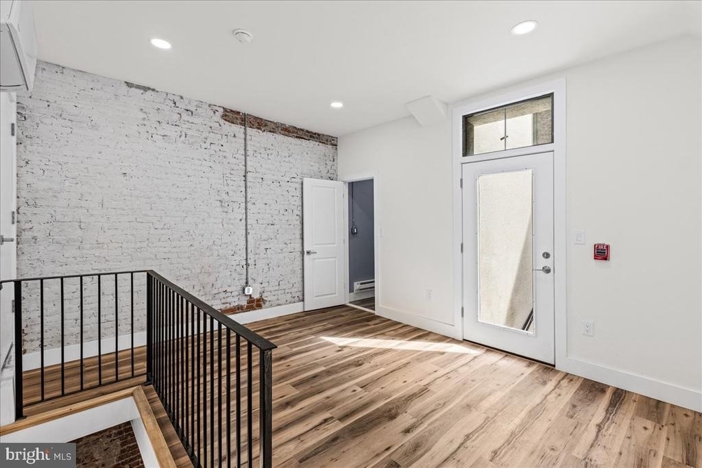 1222 Chancellor Street - Photo 2