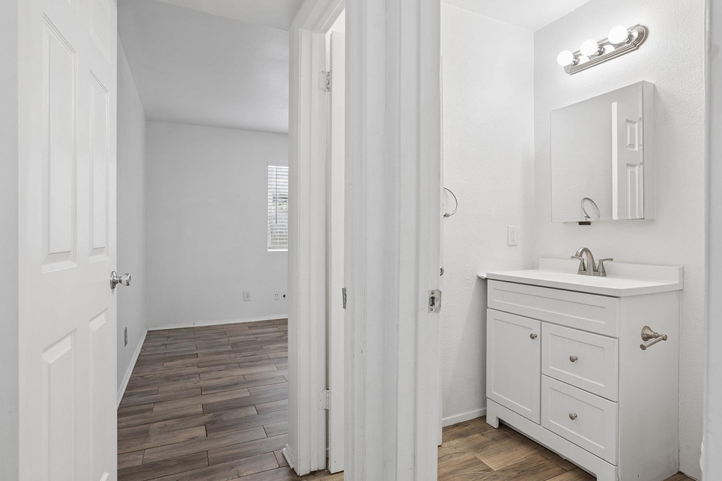 6803 Woodhue Dr - Photo 8