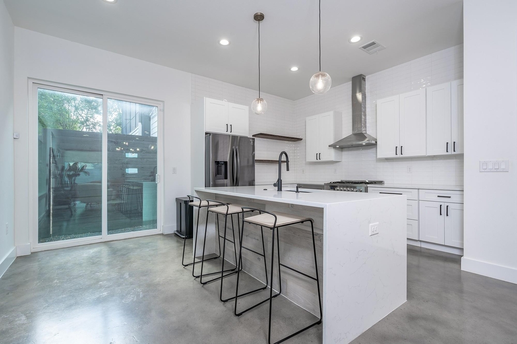 1419 Montopolis Dr - Photo 8