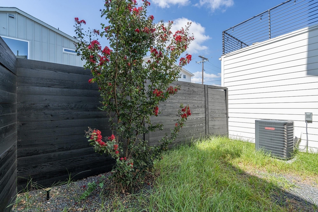 1419 Montopolis Dr - Photo 22