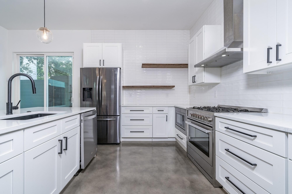 1419 Montopolis Dr - Photo 10