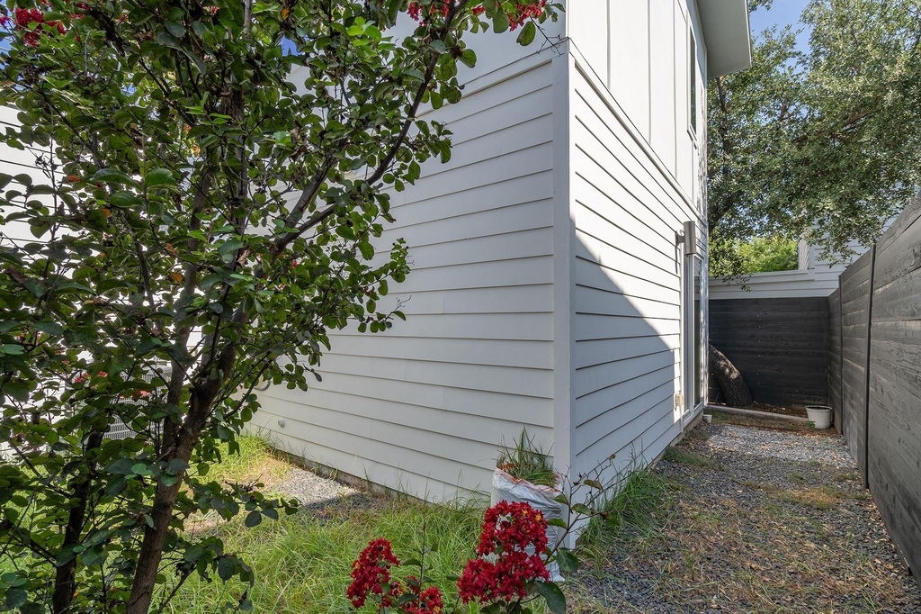 1419 Montopolis Dr - Photo 23