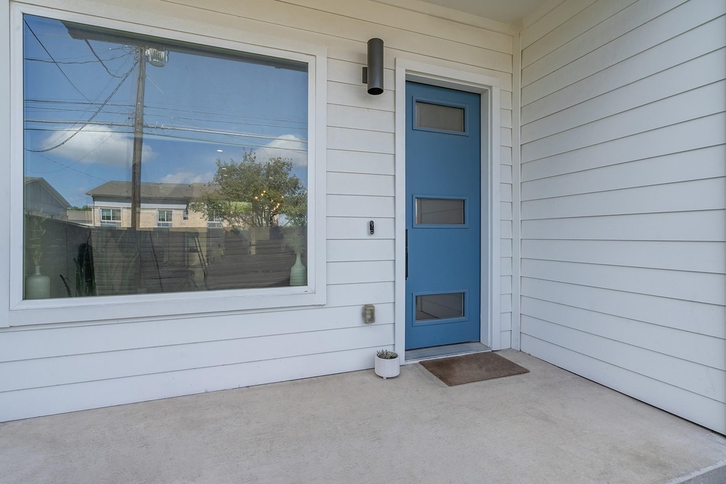 1419 Montopolis Dr - Photo 3