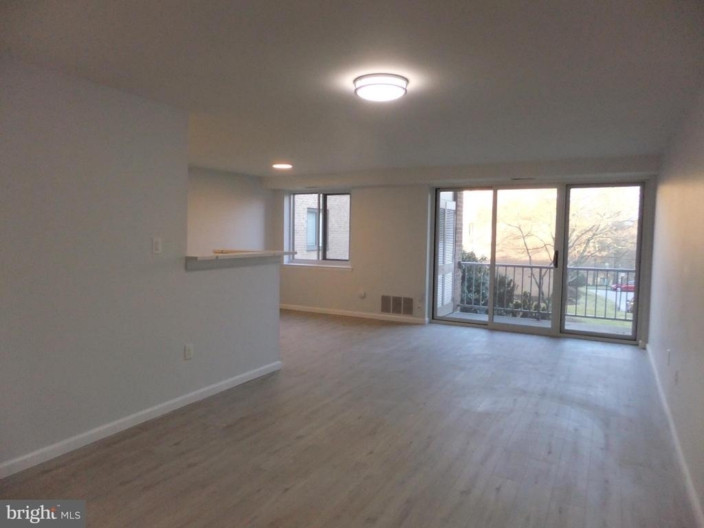 1640 Oakwood Drive - Photo 2