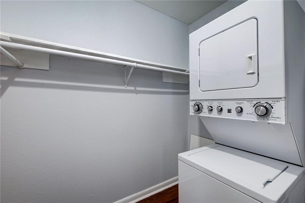2401 Manor Rd - Photo 10
