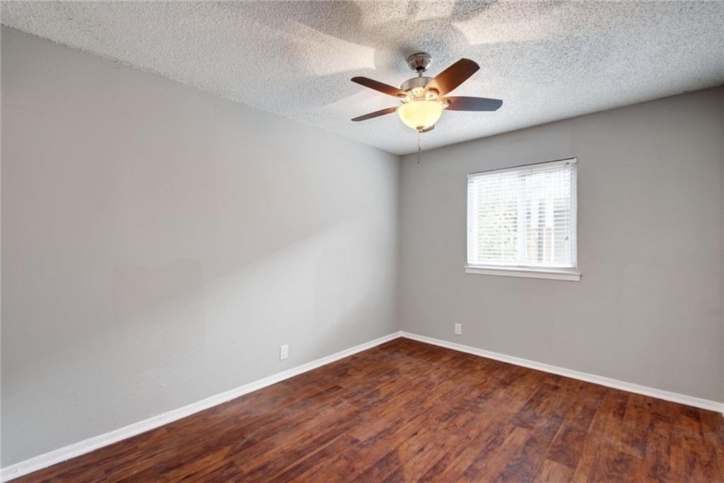 2401 Manor Rd - Photo 9