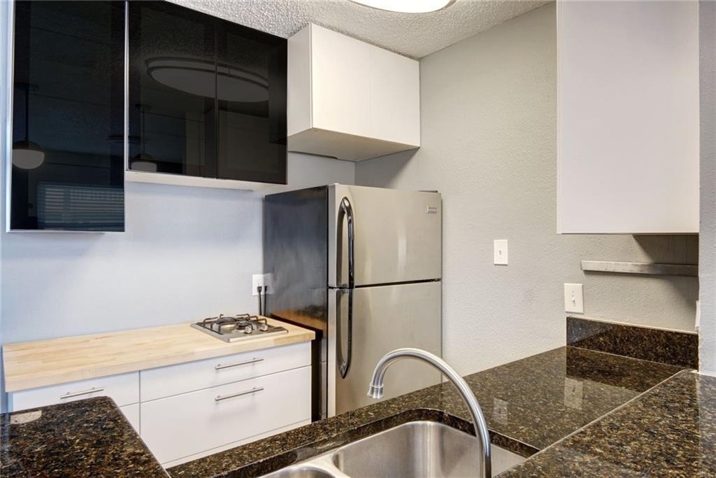 2401 Manor Rd - Photo 5