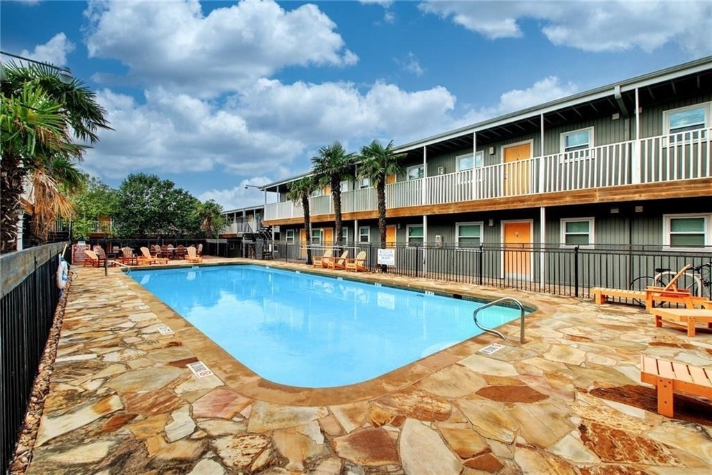 2401 Manor Rd - Photo 12