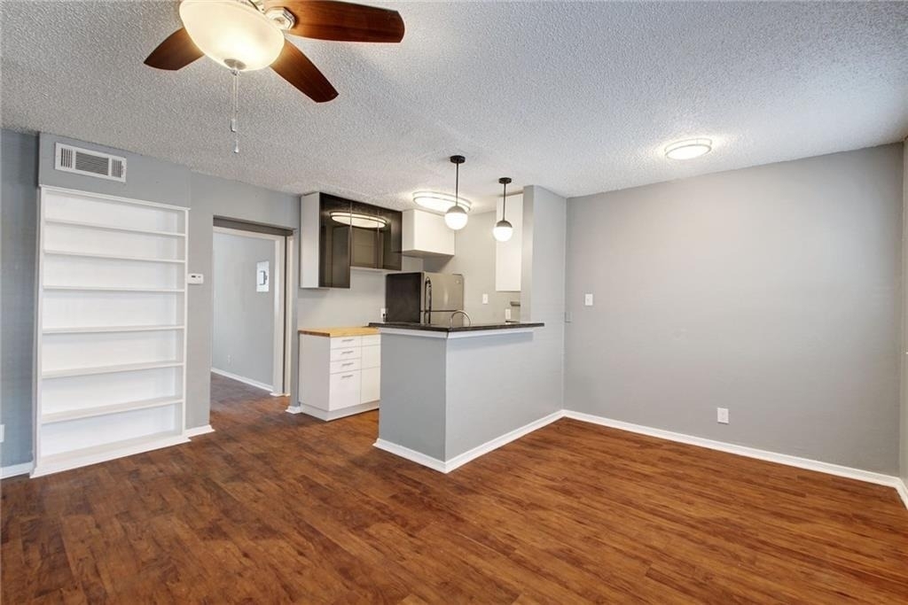 2401 Manor Rd - Photo 18