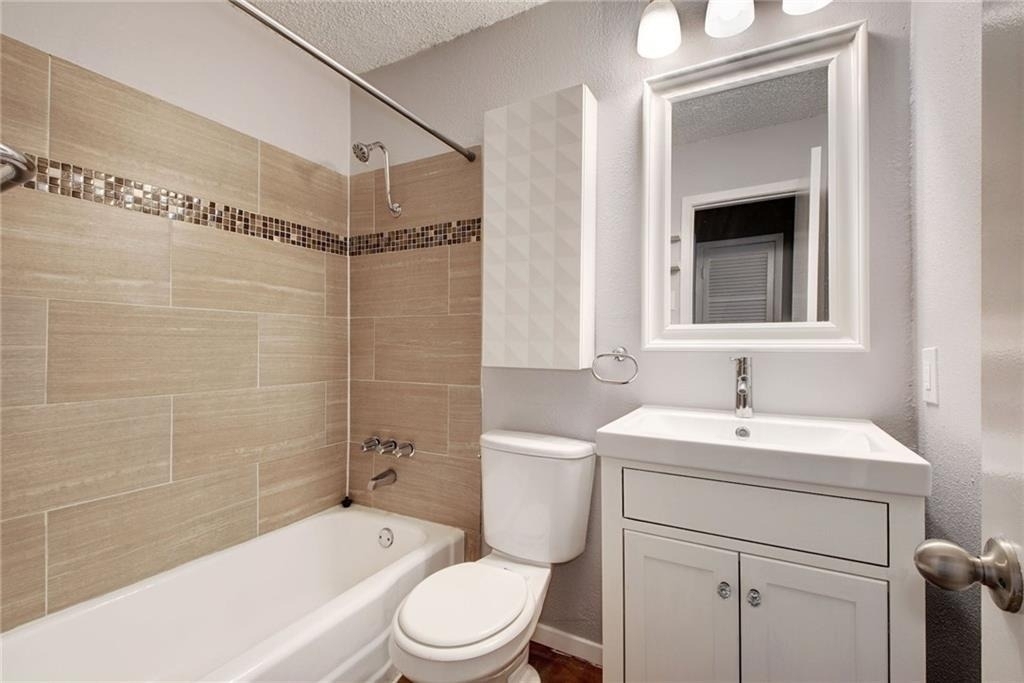 2401 Manor Rd - Photo 7