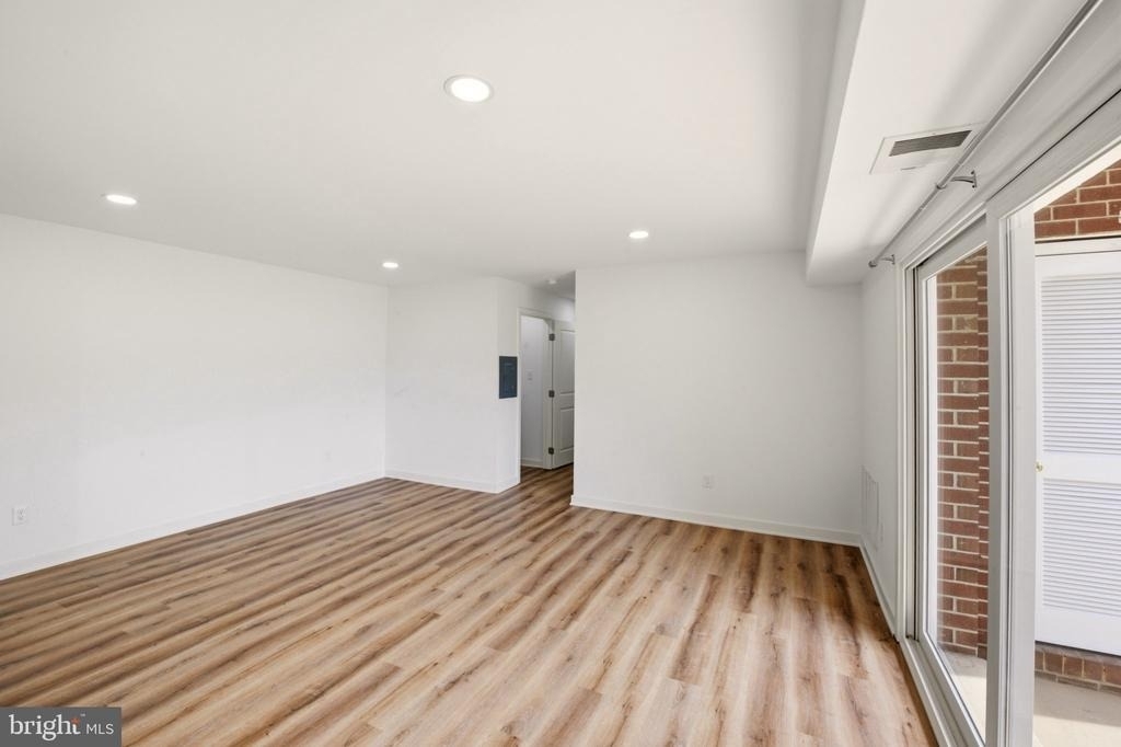 1207 Colony Court - Photo 2